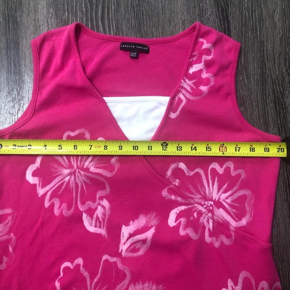 “Carolyn Taylor” Pink tank top with a V-neckline and hibiscus flower details - Picture 6 of 7